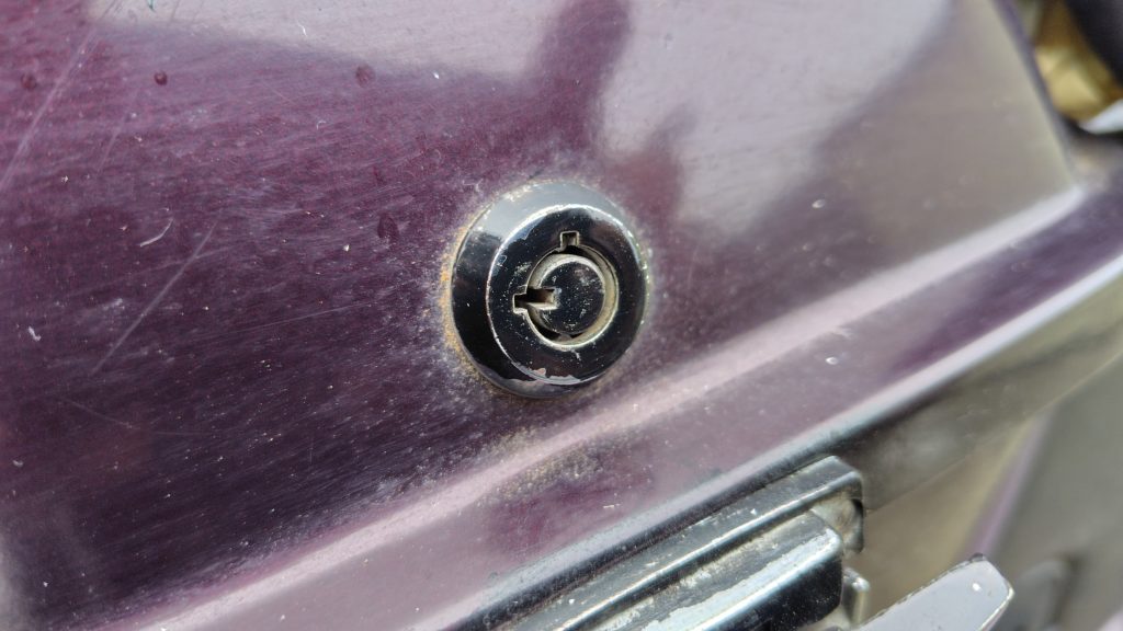 サイドボックスのキーシリンダー