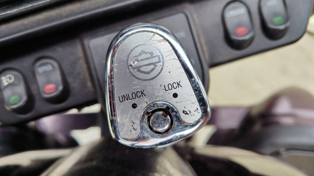 イグニッションスイッチ