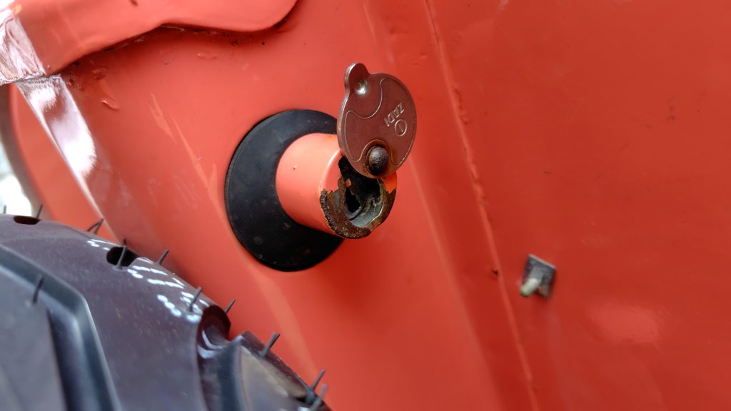 ベスパのハンドルロックキーシリンダー